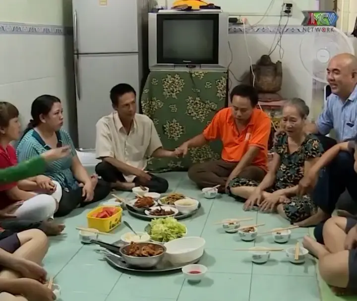 Gia đình an yên, hòa thuận sum vầy.