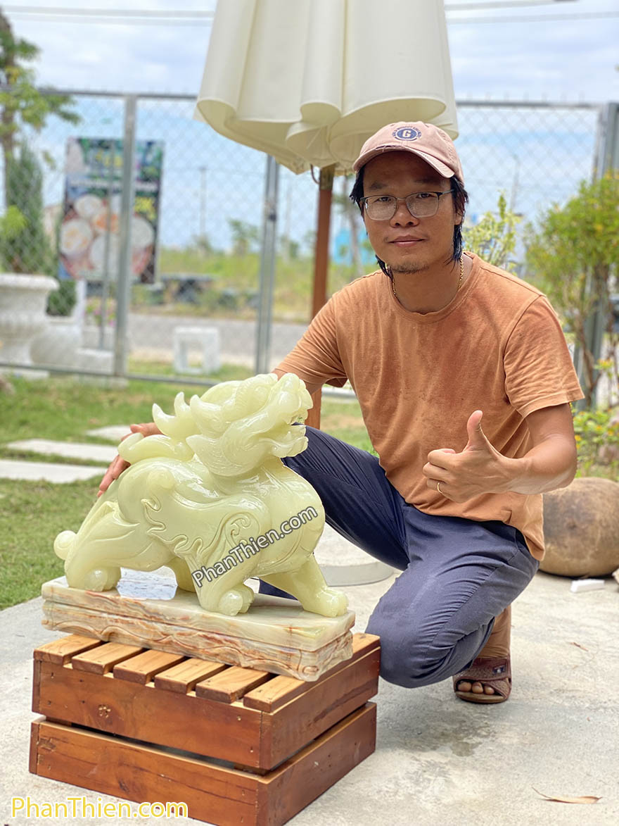 Nghệ sĩ làm việc cùng Tỳ Hưu may mắn