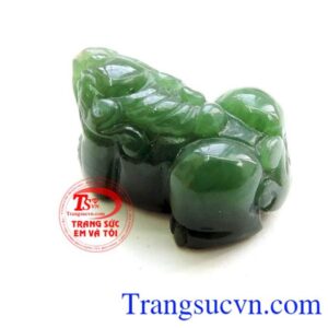 Ngọc Nephrite thô và Tỳ Hưu ngọc bích đẹp tự nhiên.