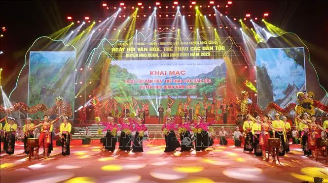 Giải Mã Nằm Mơ Thấy Người Thân Đã Mất Về Nói Chuyện: Điềm Báo & Hóa Giải 7 Tôn vinh giá trị truyền thống, cộng đồng ý nghĩa.