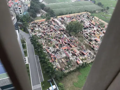 Bí Quyết Hóa Giải Nhà Gần Nghĩa Trang Để Thu Hút Vượng Khí An Lành 3 Nỗi lo cư dân: Đô thị hiện đại và nghĩa trang.