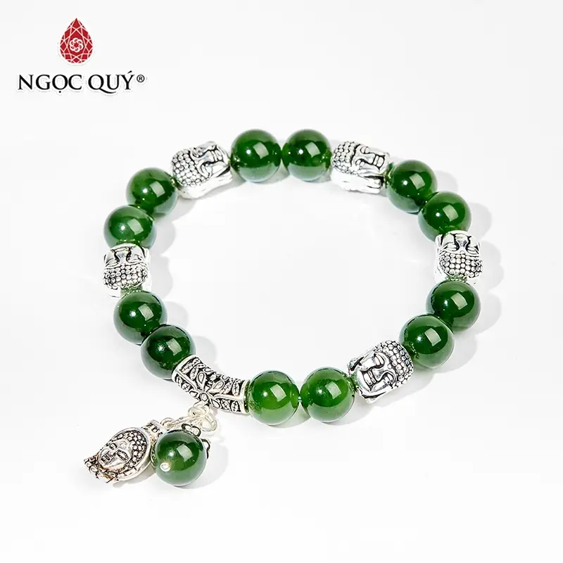 Giải Mã: Vòng Ngọc Bích 10mm Hợp Ai Để Thu Hút Vượng Khí? 6 Vòng ngọc bích 10mm thanh lịch trên cổ tay nữ