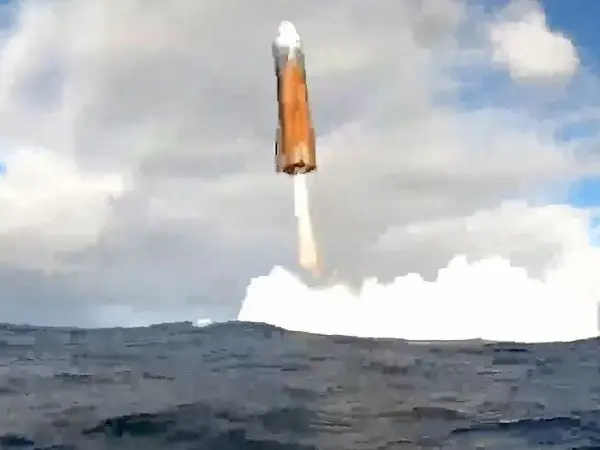 Giải Mã Giấc Mơ Thấy Tên Lửa: Điềm Báo & Hướng Hóa Giải An Tâm 7 Tên lửa hạ cánh an toàn, thành công viên mãn