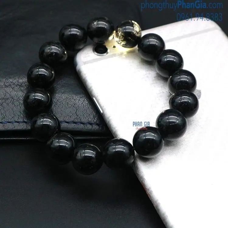 Vòng Thạch Anh Tóc Đen Tuổi Tý: Khám Phá Bí Ẩn Năng Lượng Hóa Giải Vận Mệnh 5 Vòng thạch anh tóc đen trên sách phong thủy cổ.