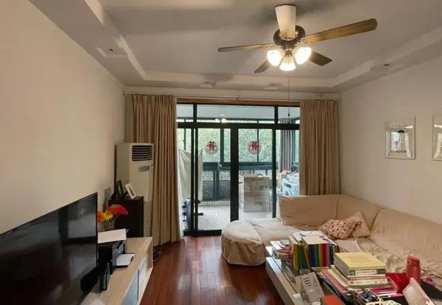 Giải Mã Giấc Mơ Thấy Máu Đông: Điềm Báo Nào Đang Chờ Đợi Bạn? 6 Dọn dẹp nhà cửa, thanh lọc không gian sống.