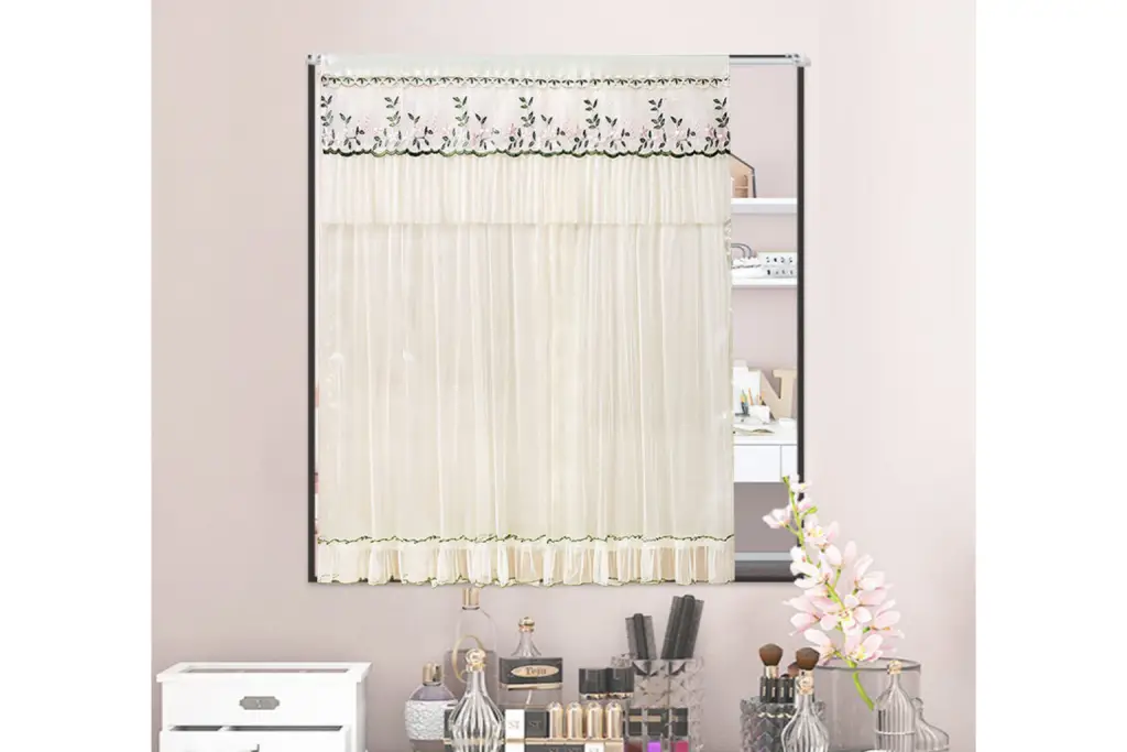 Hóa giải gương bằng rèm che: Cẩm nang chuyên sâu từ Phong thủy chính phái 4 Gương che rèm đẹp, cân bằng hài hòa.