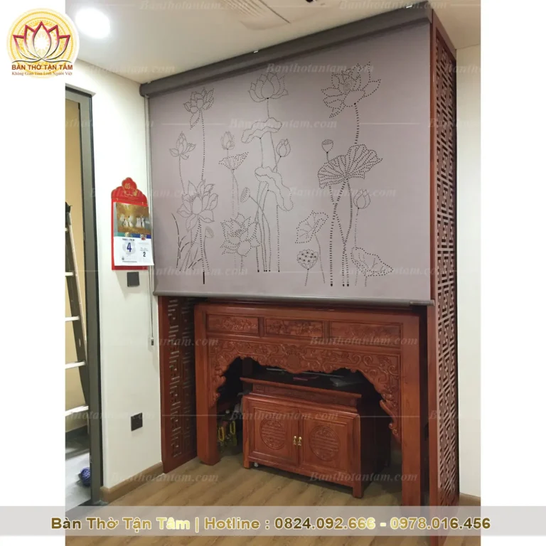 Bàn thờ che rèm trang nhã, chuẩn phong thủy.