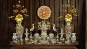 Bát hương gia tiên trang trọng bàn thờ linh thiêng
