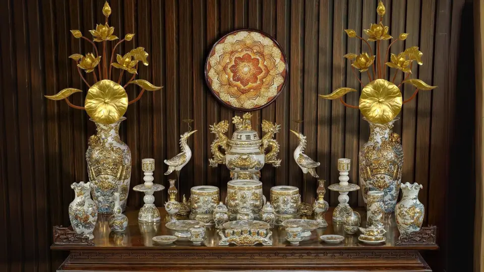 Bát Hương Gia Tiên: Quy Tắc Sắp Đặt Chuẩn Mực Và Tâm Linh 3 Bát hương gia tiên trang trọng bàn thờ linh thiêng