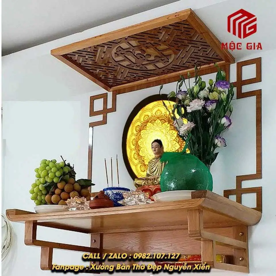 Bàn thờ cúng, khói hương, cầu nguyện tâm linh.