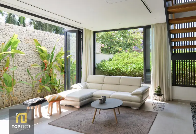 Ý nghĩa phong thủy phòng khách: Kiến tạo nền tảng vững chắc cho sự nghiệp 4 Phòng Khách Hiện Đại Sang Trọng, Ánh Sáng Tự Nhiên