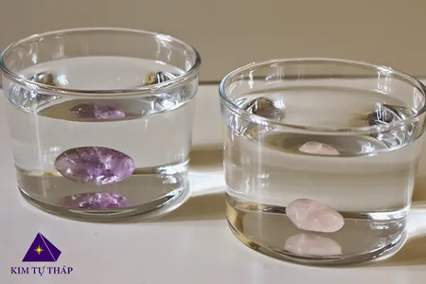 Vòng Thạch Anh Vàng Mệnh Thổ: Khai Vận Tài Lộc, An Nhiên Tâm Trí 6 Cách thanh tẩy vòng thạch anh bằng nước suối