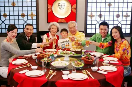 Giải Mã Giấc Mơ Thấy Phá Sản: Điềm Báo Hay Lời Cảnh Tỉnh Từ Tiềm Thức? 5 Gia đình sum vầy hạnh phúc ấm cúng.