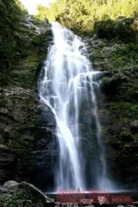 Nước Chảy Mạnh Mẽ Trong Lành