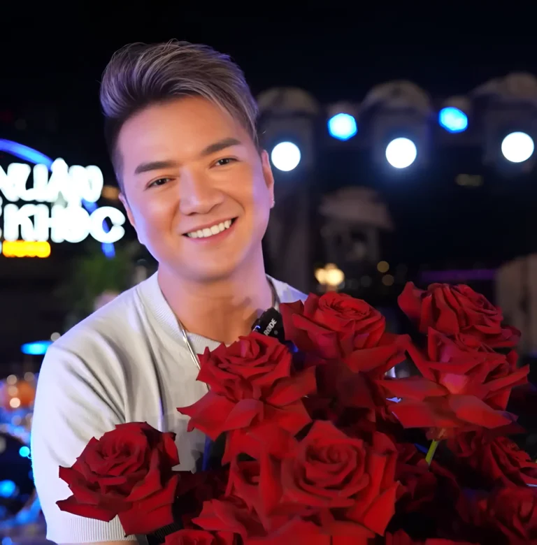 Thắng bài nhưng gương mặt đăm chiêu.