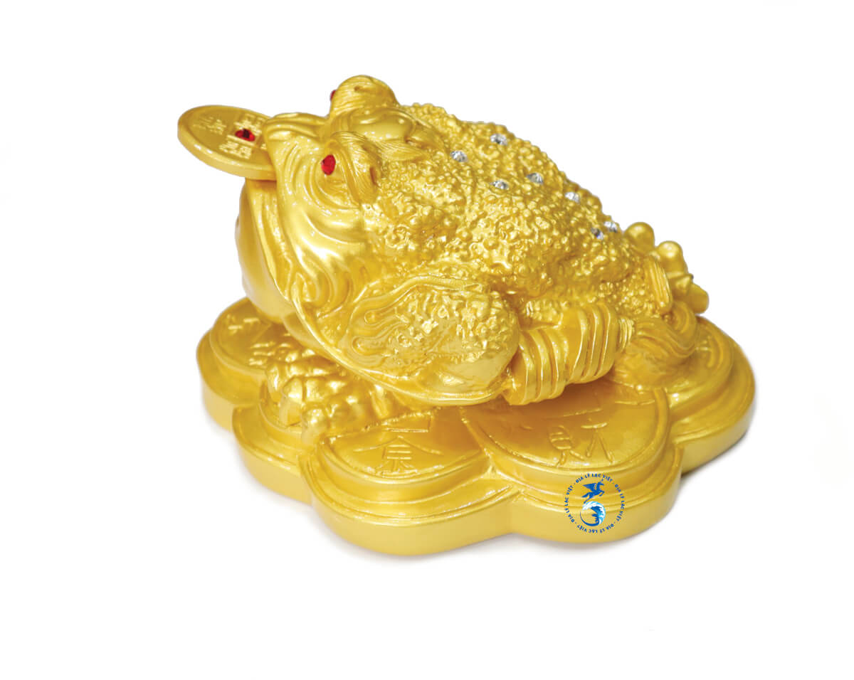 Thiềm Thừ Phong Thủy: Chìa Khóa Khai Mở Tài Lộc và Bình An Toàn Diện Từ Góc Nhìn Chuyên Gia 4 Thiềm Thừ phong thủy ngậm tiền vàng trên đống xu.