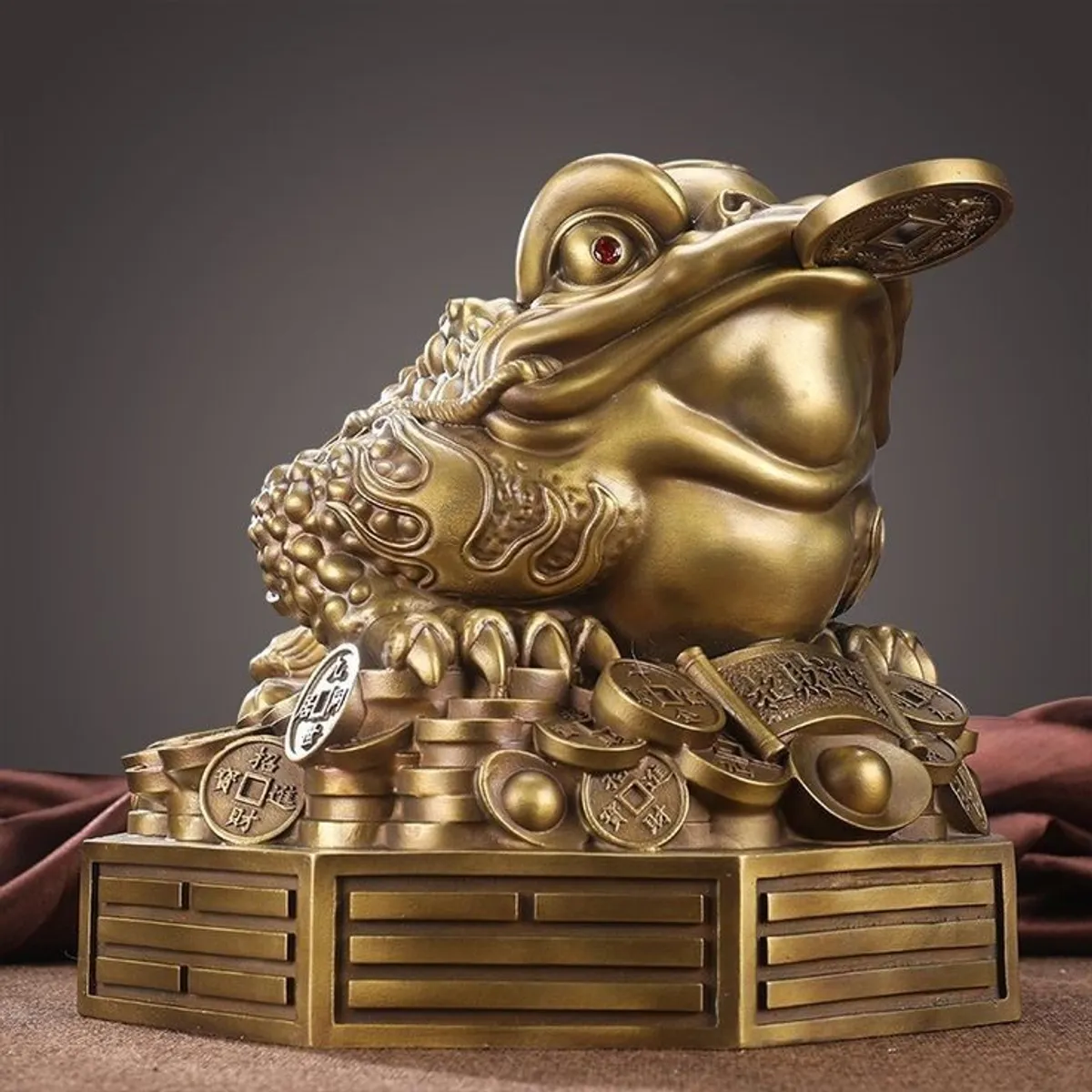 Thiềm Thừ phong thủy trang trọng trong không gian sống.