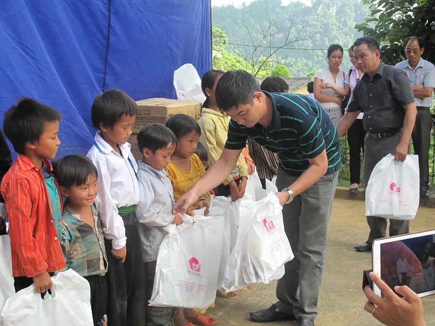 Giải Mã Giấc Mơ Thấy Điện Thoại Bị Vỡ Màn Hình: An Tâm Sống Thiện 7 Giúp Đỡ Cộng Đồng: Hành Động Thiện Nguyện