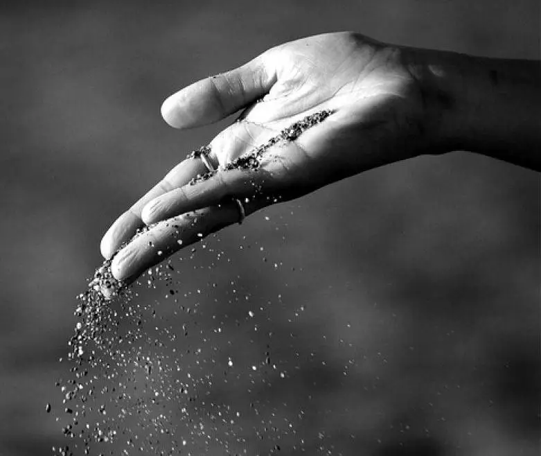 Suy tư về giấc mơ, bàn tay buông bỏ.