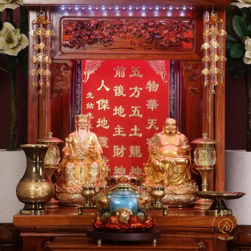 Thiềm Thừ Cóc Ngậm Tiền Thờ Thần Tài: Bố Cục Và Nghi Lễ Chuẩn Mực 4 Bố cục bàn thờ Thần Tài chuẩn kèm Thiềm Thừ