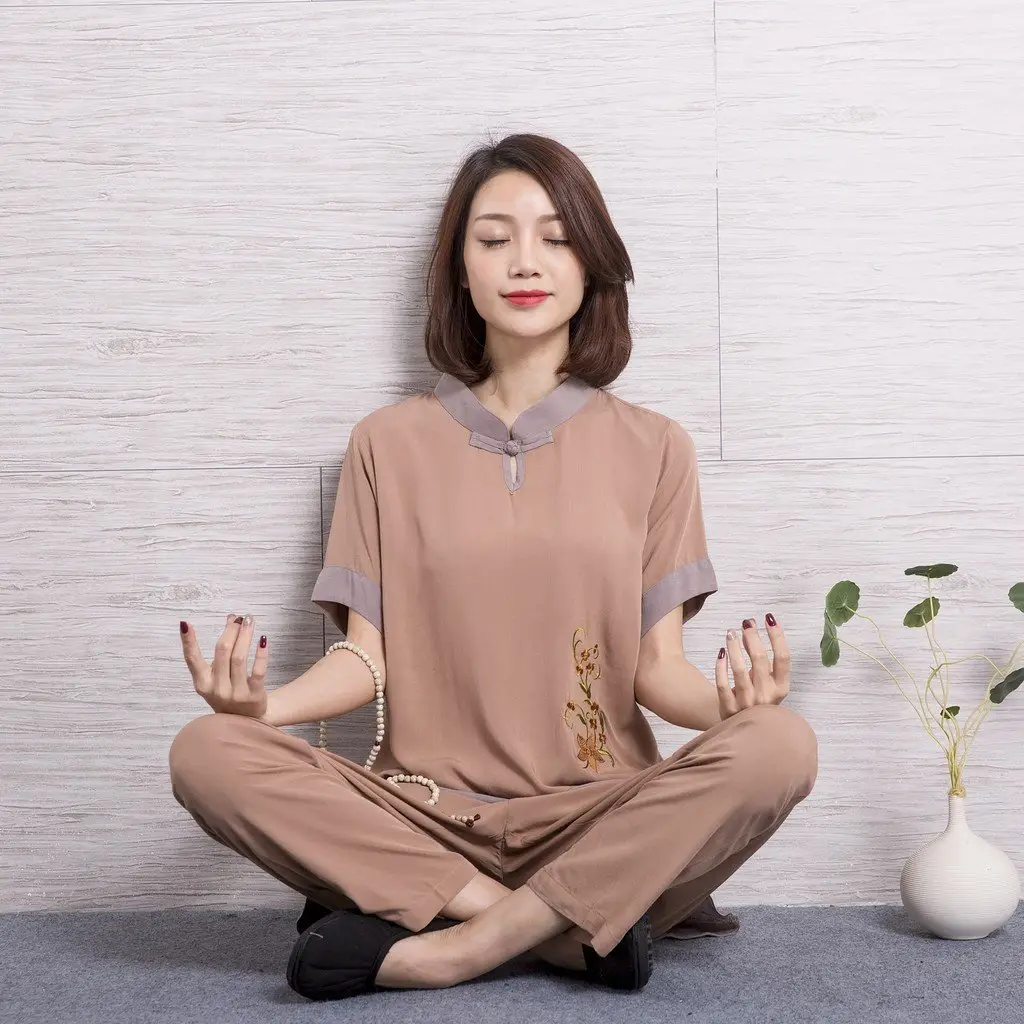 Người thiền định bình an, hóa giải tâm.