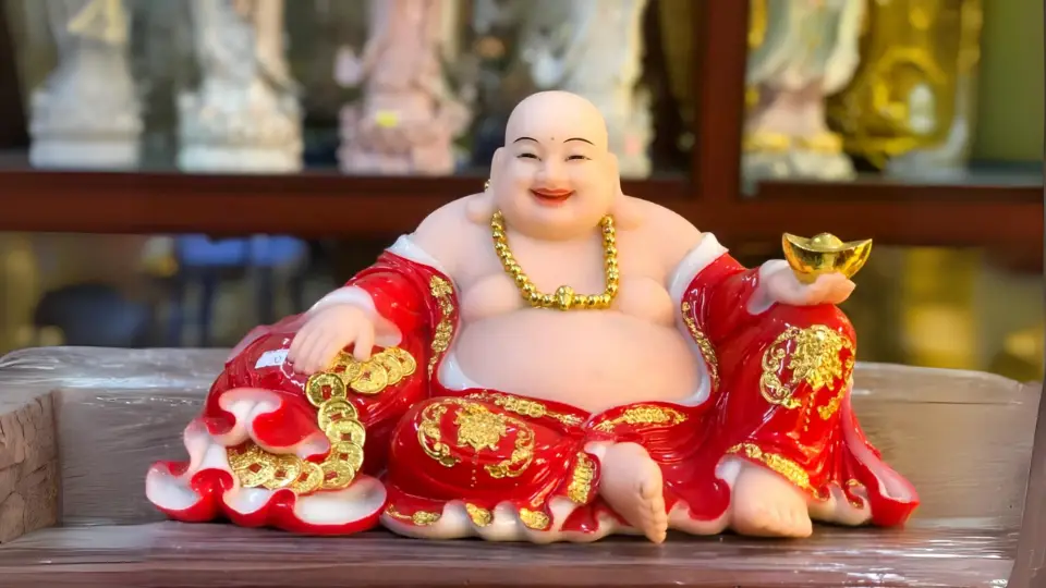 Giải Mã Nằm Mơ Thấy Phật Di Lặc: Điềm Báo An Lành Hay Lời Nhắc Nhở? 7 Phật Di Lặc Phong Thủy Chiêu Tài Lộc