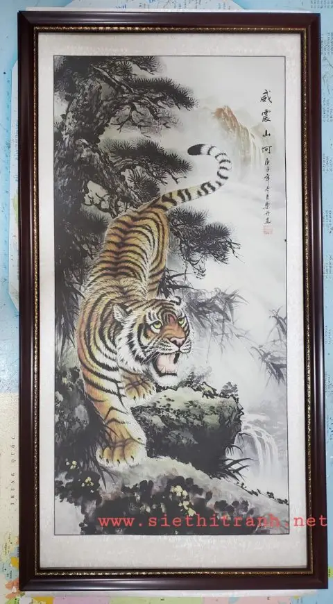 Giải Mã ý nghĩa hổ xuống núi: Chìa Khóa Nắm Giữ Uy Quyền, Cát Lộc 4 Tranh Hổ Xuống Núi Cổ Điển