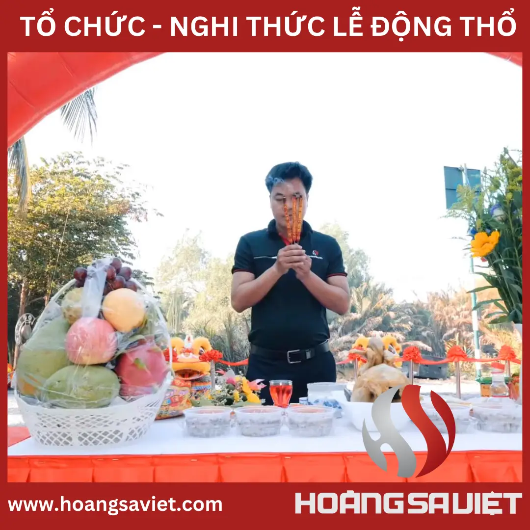 Cúng Động Thổ Cúng Gì? Hướng Dẫn Sắp Đặt Lễ Vật Chuẩn Mực Nhất 7 Gia đình thực hiện nghi lễ cúng động thổ.