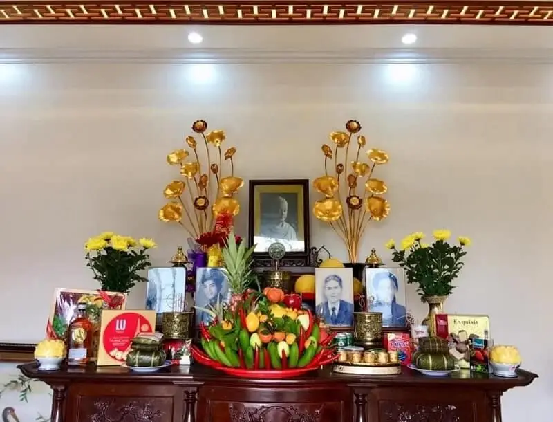 Kiêng Kỵ Bàn Thờ Bừa Bộn: Cẩm Nang Chuyên Sâu Hóa Giải Vận Xui 5 Hình ảnh bàn thờ được sắp xếp gọn gàng, trang nghiêm