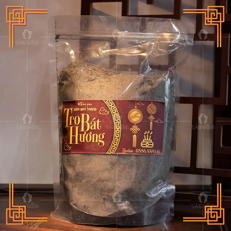 Cốt bát hương, tro rơm nếp thay tro mới.