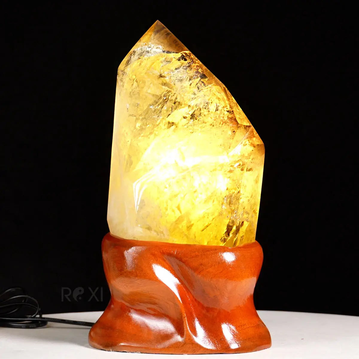 Khám Phá Toàn Diện Ý Nghĩa Đá Thạch Anh Trụ Trong Phong Thủy Chính Phái 6 Bộ sưu tập thạch anh trụ đa sắc tự nhiên.