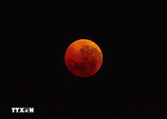 Hình Ảnh Trăng Máu Huyền Bí