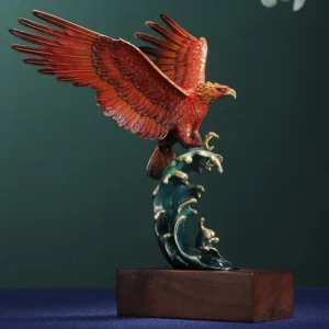 Tượng đại bàng tung cánh uy nghi lãnh đạo