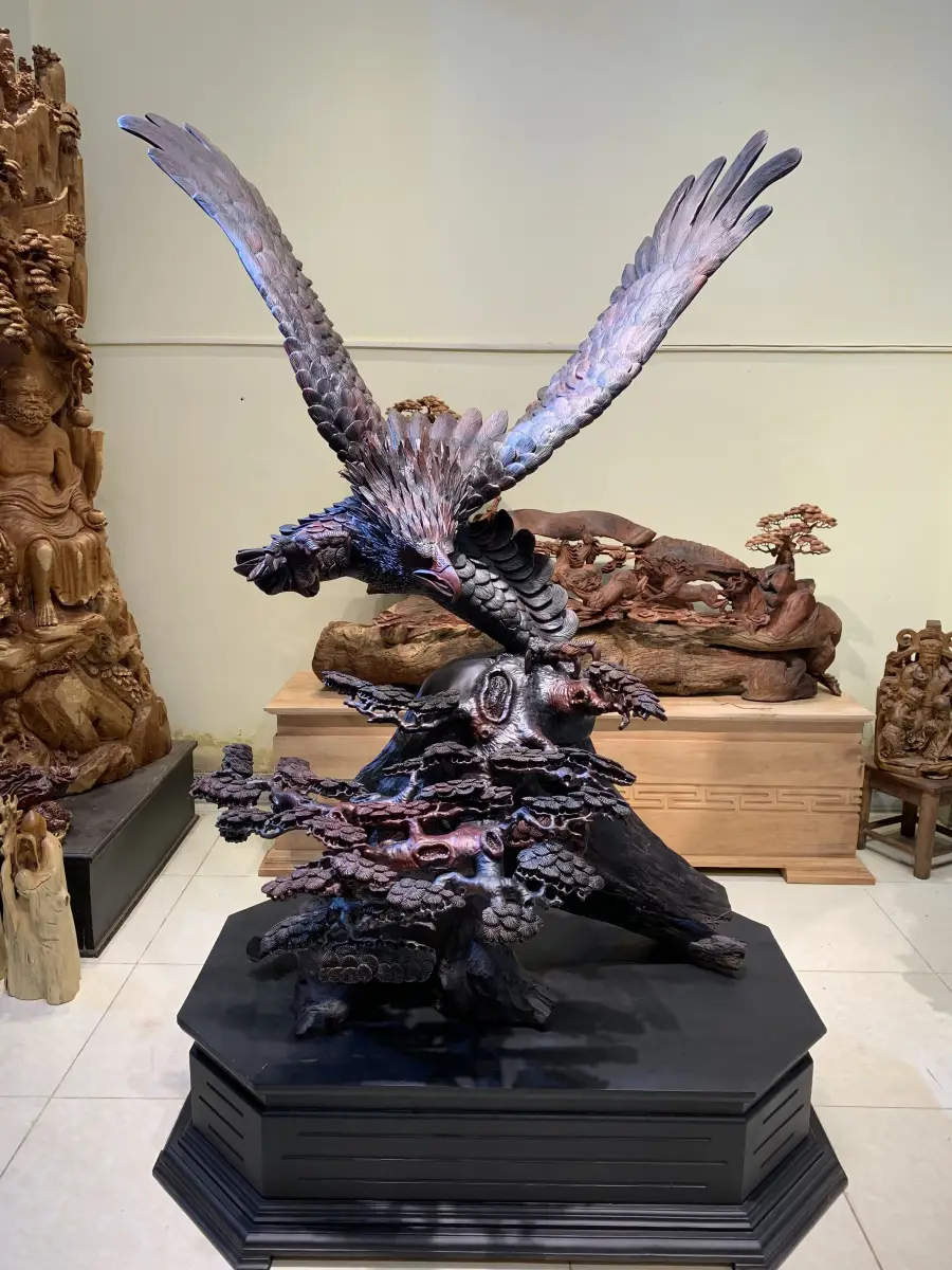 Nằm Mơ Thấy Đại Bàng: Giải Mã Điềm Báo & Hướng Sống An Lành 6 Thiền định, tư duy sâu sắc với biểu tượng Đại bàng.