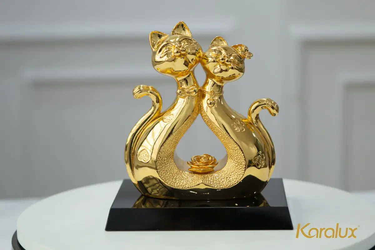 Khám Phá Toàn Diện Ý Nghĩa Mèo Tam Sắc Trong Phong Thủy Chính Phái 7 Thiền định cùng tượng mèo tam sắc bình yên.