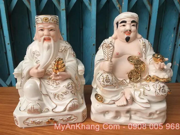 Tượng Thần Tài Ông Địa trên bàn thờ