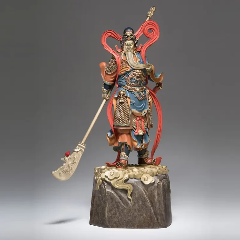 Tượng Quan Công uy nghiêm cầm Thanh Long Yển Nguyệt Đao.