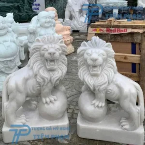 Sư tử đá oai vệ trang trí văn phòng hiện đại.