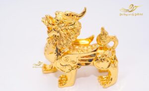 Tượng Tỳ Hưu oai nghiêm, ánh nhìn sắc sảo.