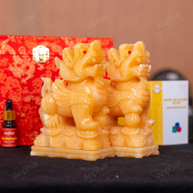 Tỳ Hưu Cho Người Trung Lưu: Bí Quyết Chọn Lựa, Kích Hoạt Năng Lượng Chiêu Tài, Giữ Lộc Hiệu Quả 9 Tượng Tỳ Hưu phong thủy bàn làm việc ánh sáng tự nhiên.