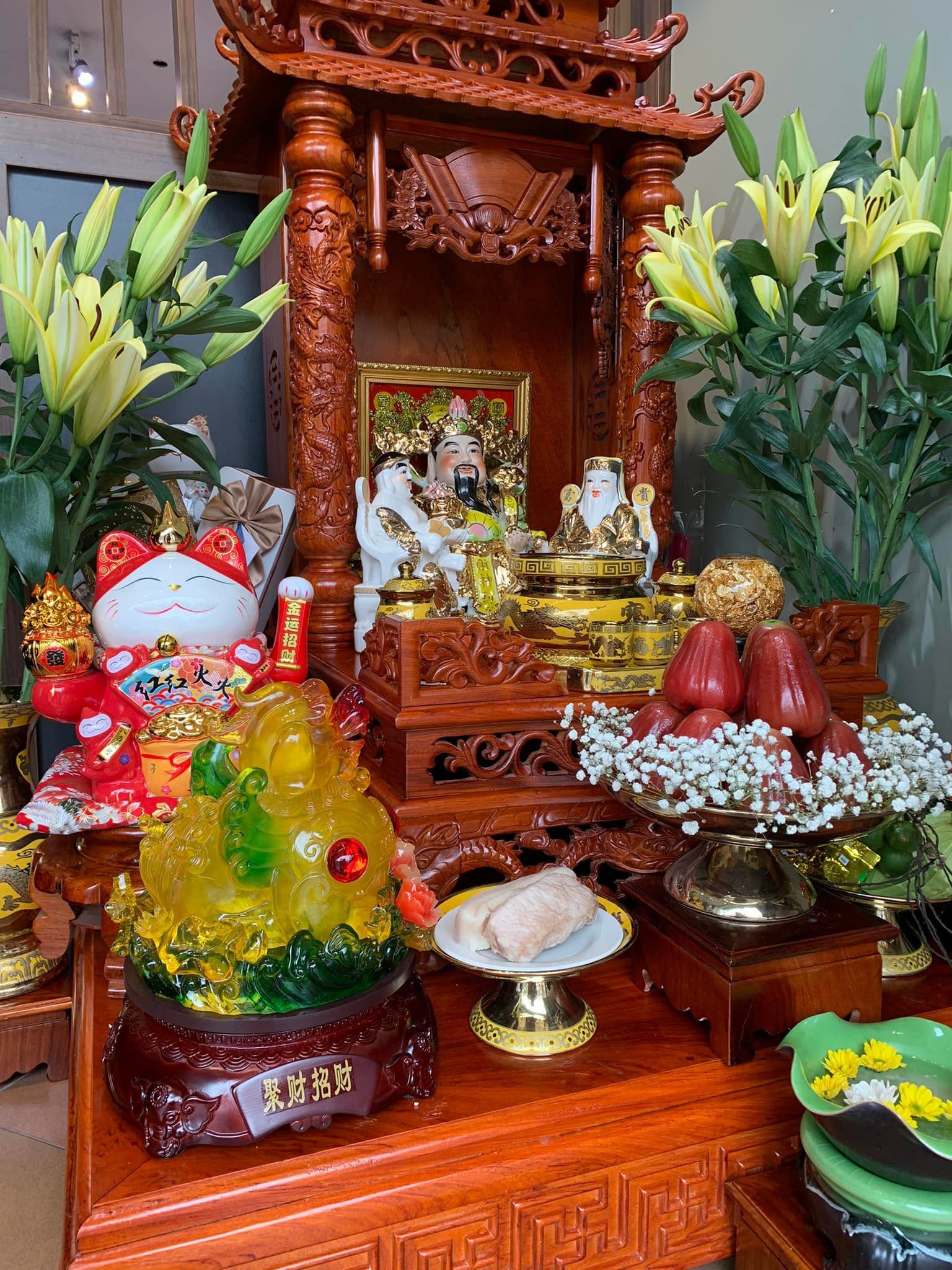 Tượng Tỳ Hưu trên bàn thờ Thần Tài Thổ Địa.