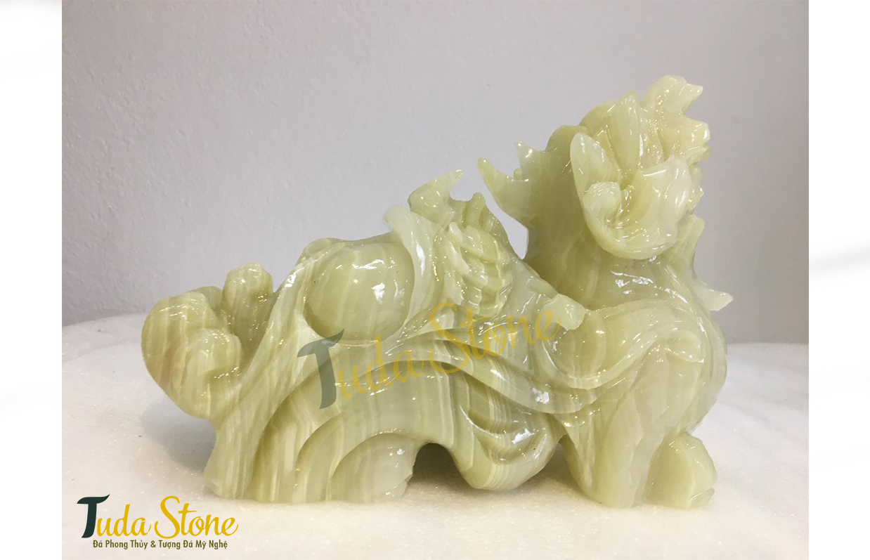 Tỳ Hưu cận cảnh miệng rộng lưng dày