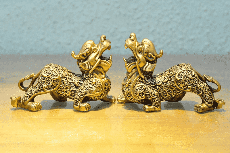 Tiết Lộ Bí Quyết Phong Thủy: Cách Phân Biệt Tỳ Hưu Thật Giả Chuẩn Xác Từ Chuyên Gia 6 Tỳ Hưu chạm khắc tinh xảo, giữ tài lộc.