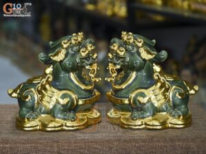 Tỳ Hưu dũng mãnh ngậm tiền, chiêu tài giữ lộc.