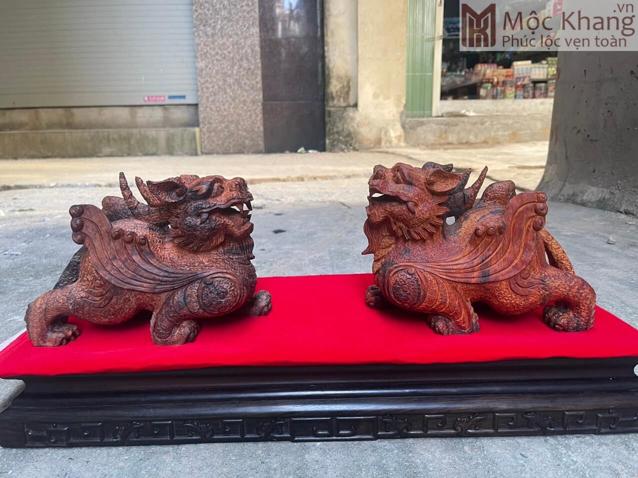 Tỳ Hưu gỗ mun trắc, vân gỗ rõ, chất lượng