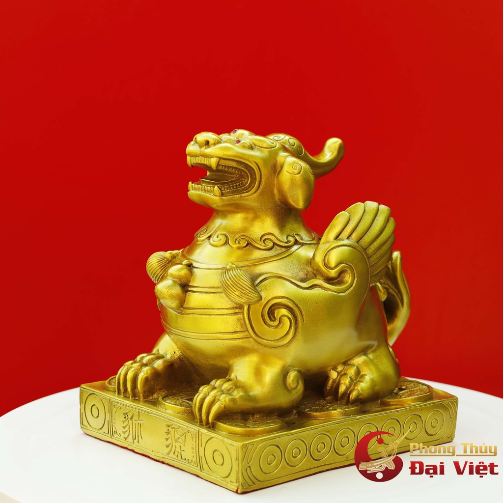 Tỳ Hưu và Ánh Sáng: Giải Mã Năng Lượng Phong Thủy Qua Góc Nhìn Chuyên Sâu 7 Tỳ Hưu khai quang trang trọng trên bệ đá