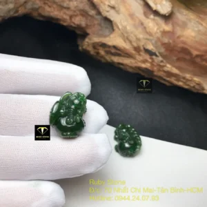 Tỳ Hưu ngọc bích chạm khắc tinh xảo uy nghi cổ kính