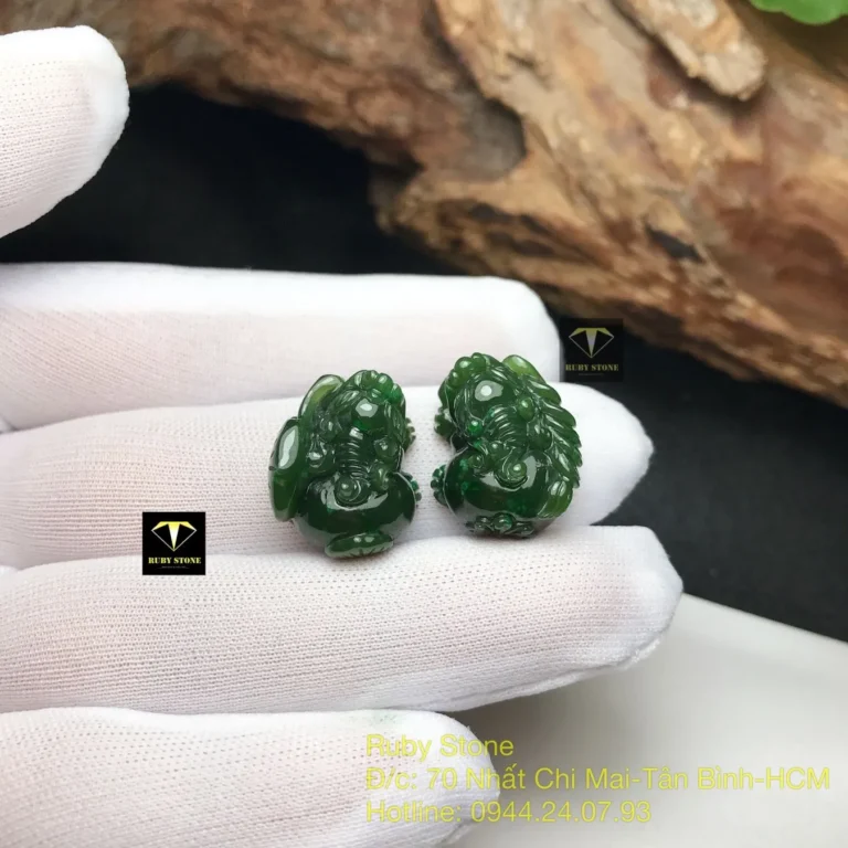 Nắm Vững Bí Quyết Phân Biệt Tỳ Hưu Trung Quốc và Việt Nam: Chìa Khóa Khai Mở Tài Lộc Chính Phái 1 Tỳ Hưu ngọc bích Trung Quốc chạm khắc tinh xảo.