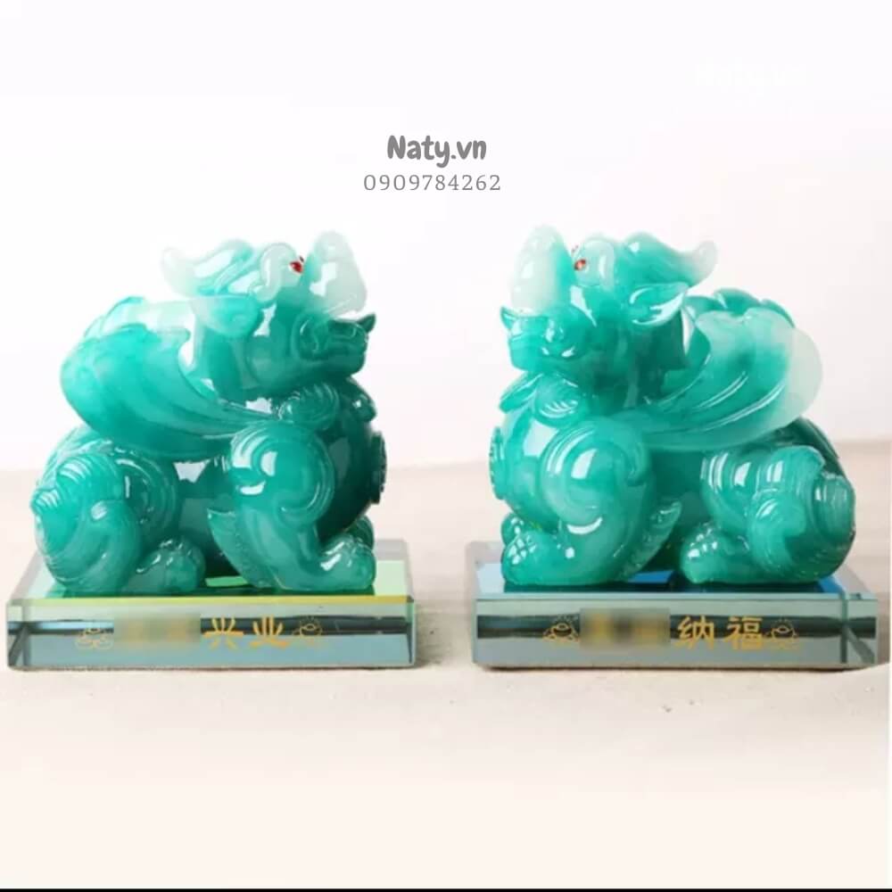 Giải Mã Khác Biệt: Tỳ Hưu Hay Bát Tụ Bảo – Lựa Chọn Nào Cho Vận Khí Tài Lộc Của Bạn? 4 Tỳ Hưu ngọc bích xanh uy nghi, cánh rộng.