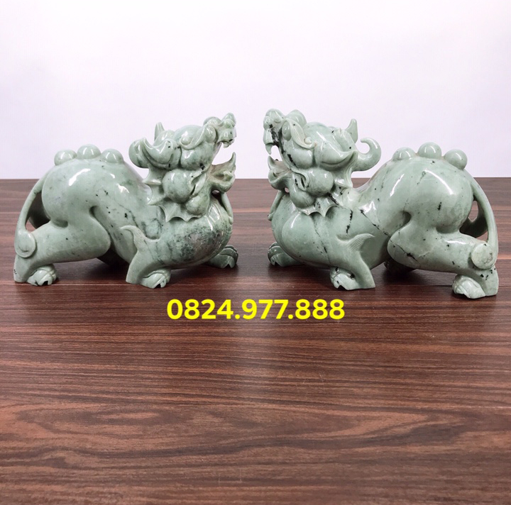 Tỳ Hưu ngọc phỉ thúy trên bàn phòng khám y tế